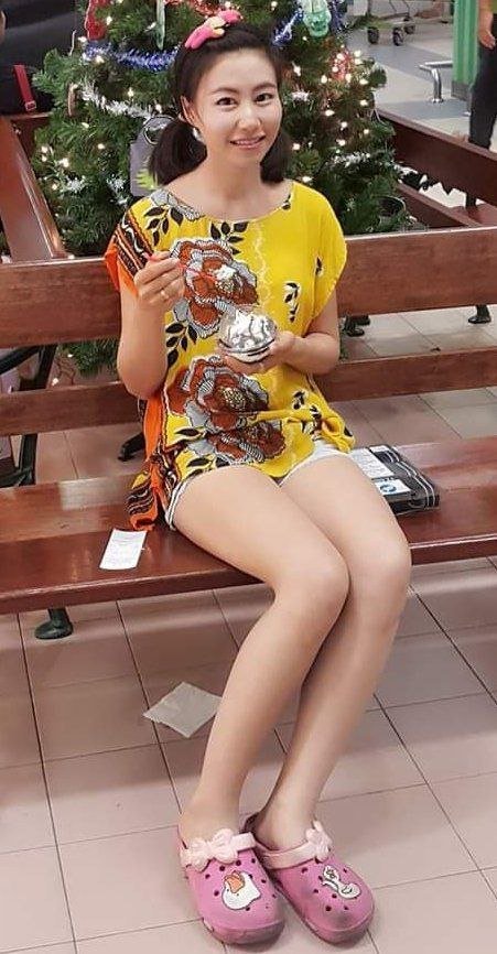 Asian Babe Teases with Food in Sultry Instagram Selfie Snap 11