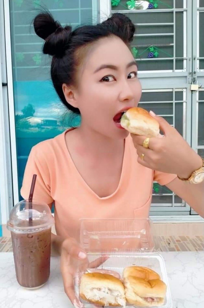 Asian Babe Teases with Food in Sultry Instagram Selfie Snap 24