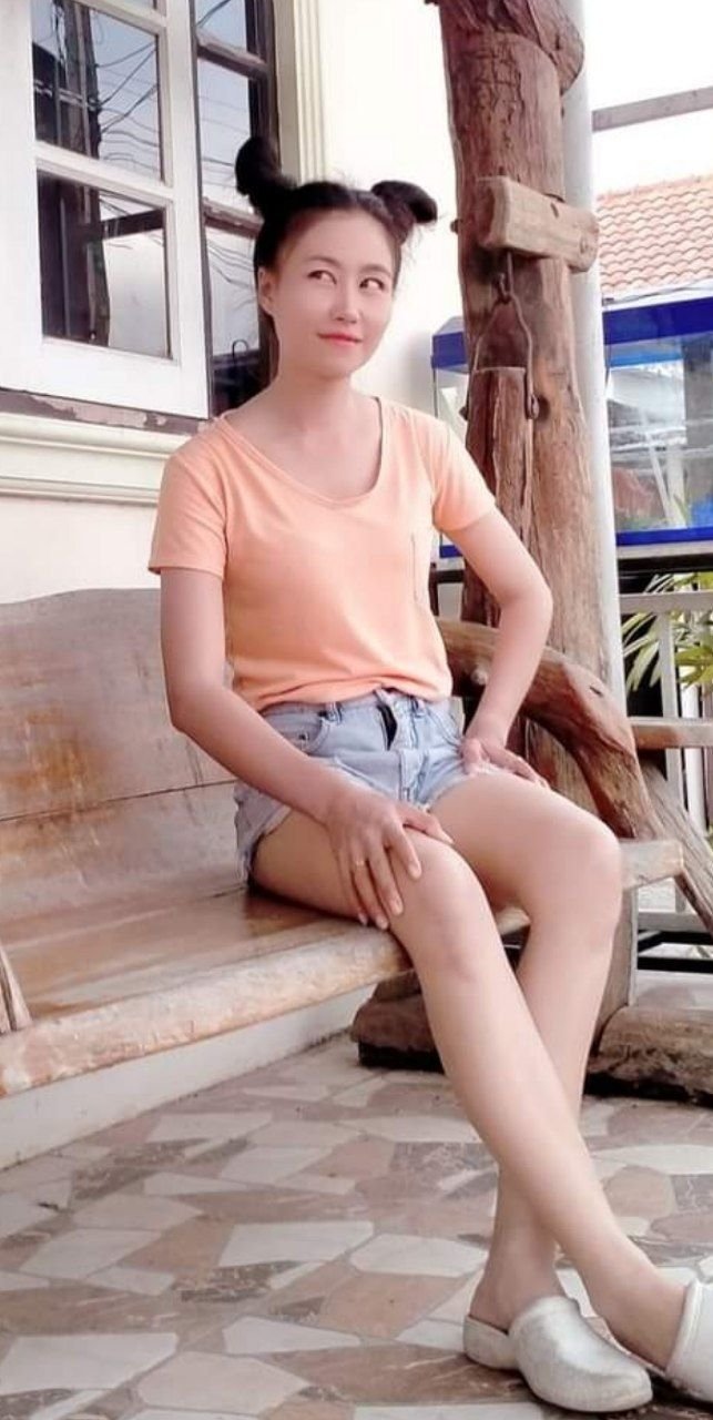 Asian Babe Teases with Food in Sultry Instagram Selfie Snap 38