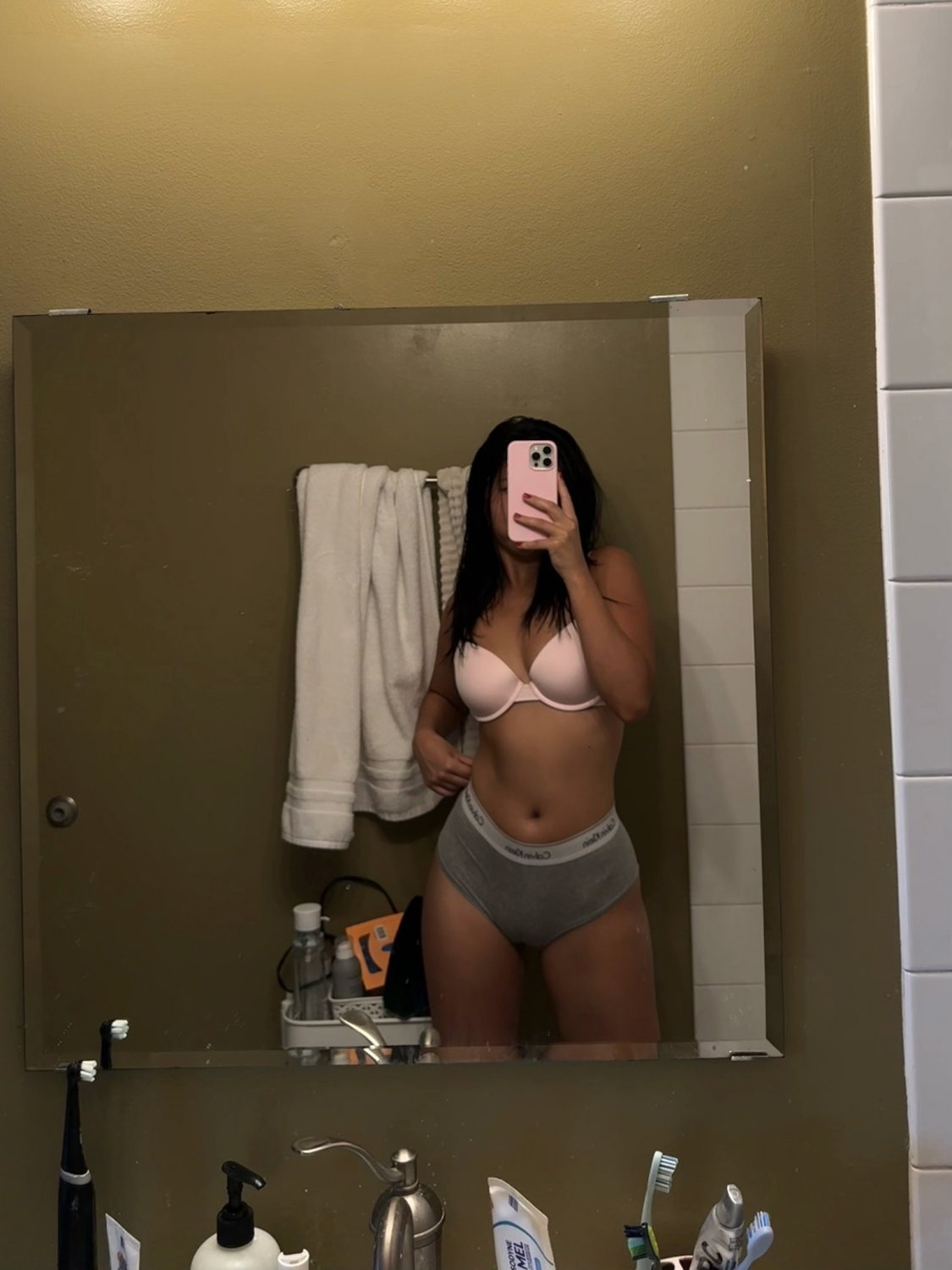 Japanese Baddie’s Nudes and Privates Leaked in Sultry Selfie 1