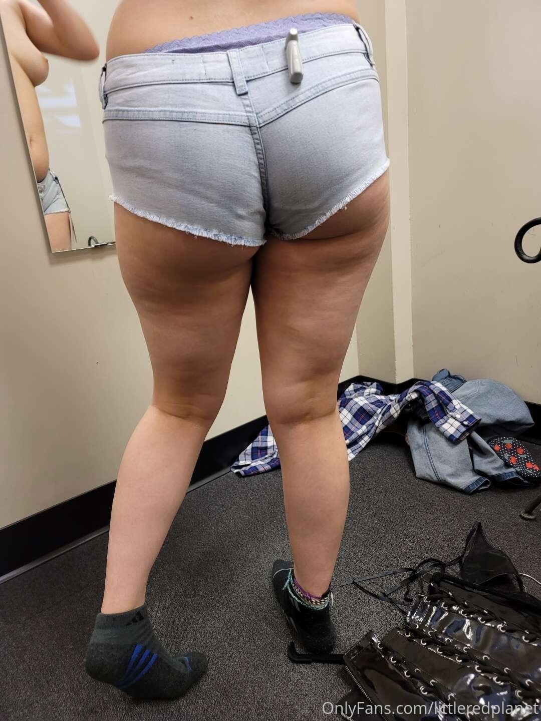 Denver Colorado Nympho’s Big Ass and Hairy Pussy Seduce 13