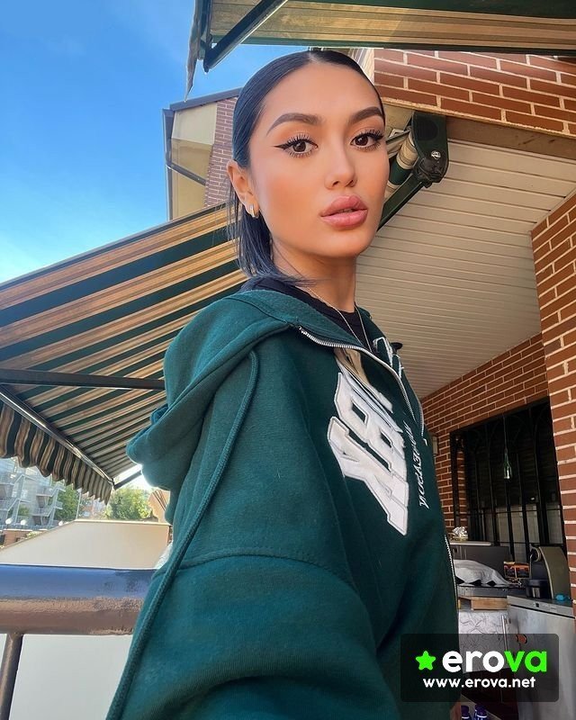 Hot Mini Latina College Teen nackt Leck 1