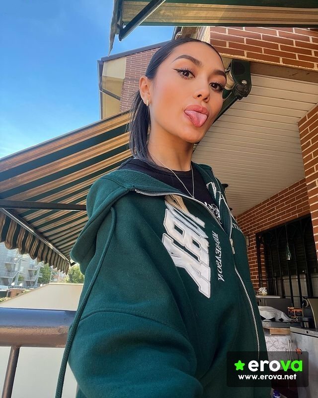 Hot Mini Latina College Teen nackt Leck 6