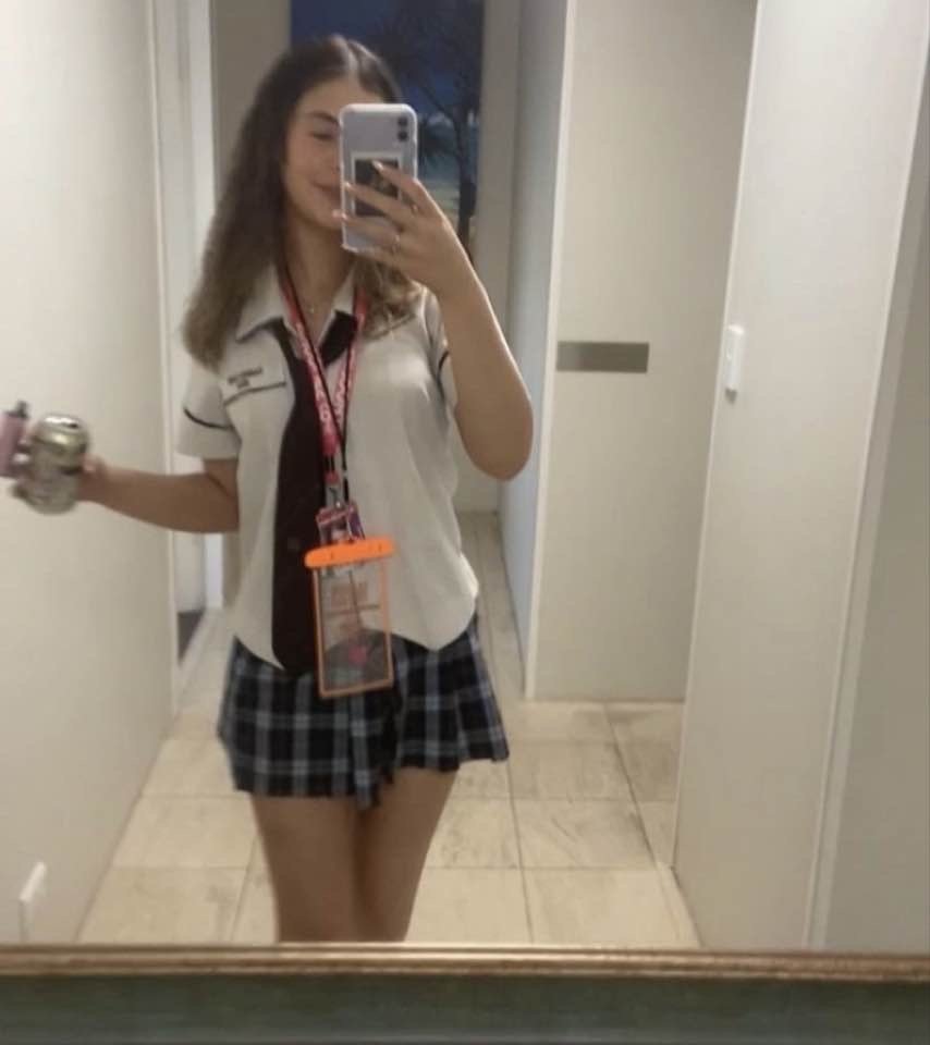 Avustralya'dan Lily nineteen açıkladı. Kik LastAynı şey için Almanca 16