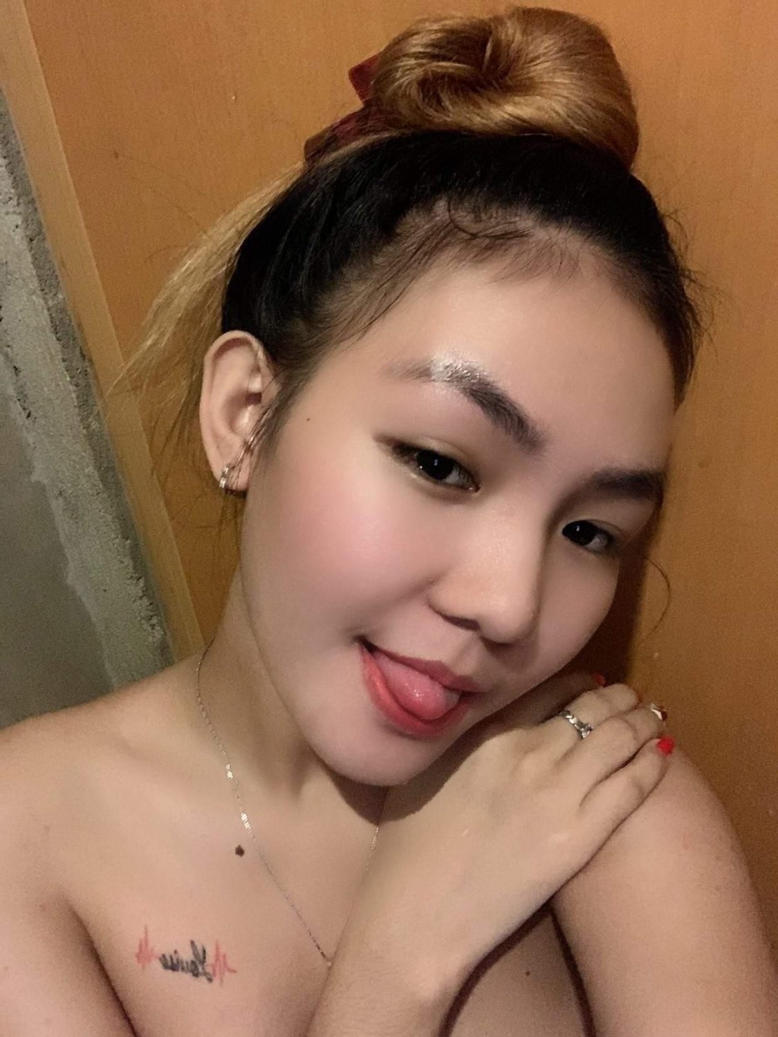 Pinay Hussy’s Slutty Ass Shines in Sultry Asian Fuck 9