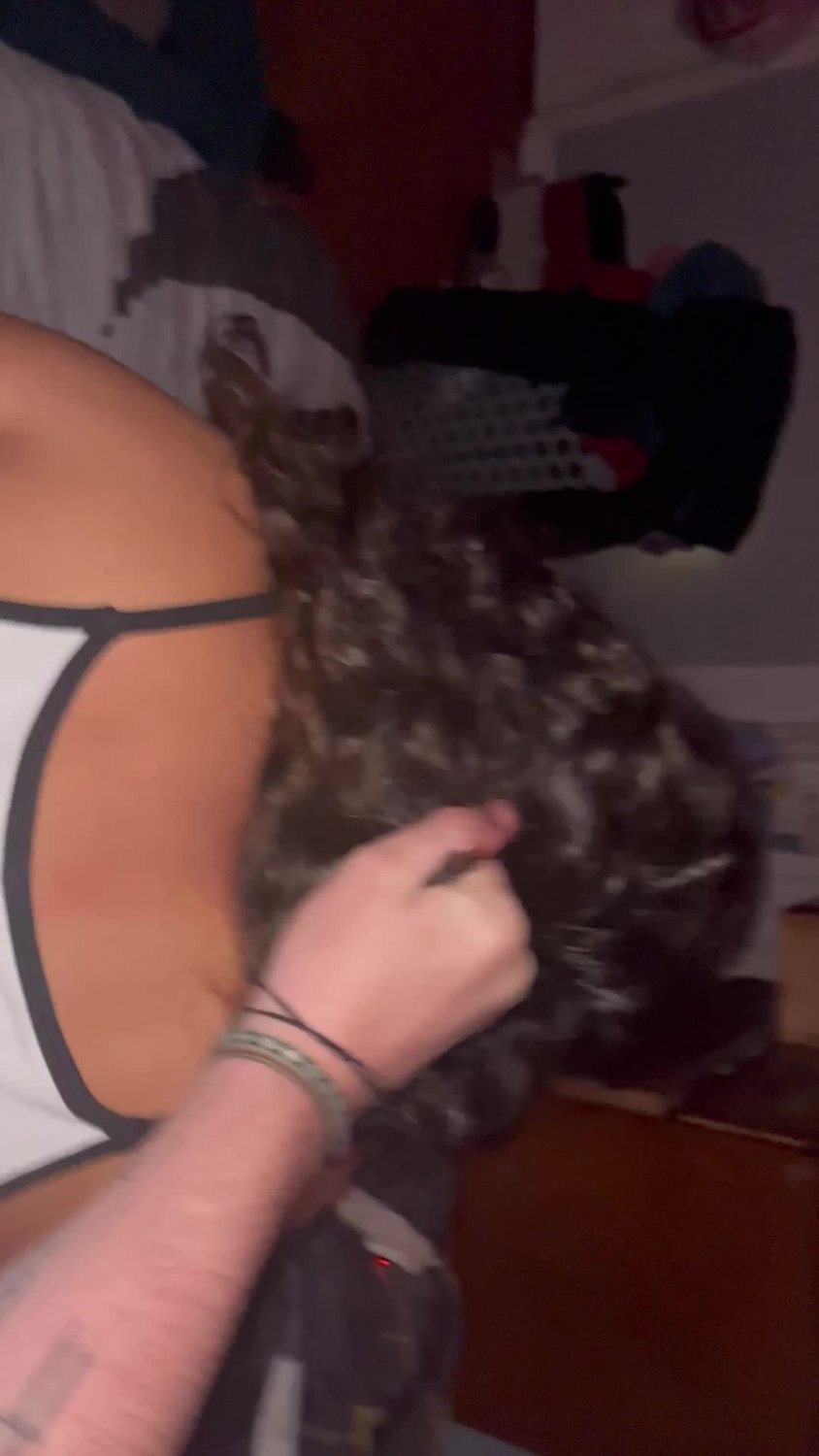 Una teenager latina si fa scoprire per la prima volta con il suo asso 1