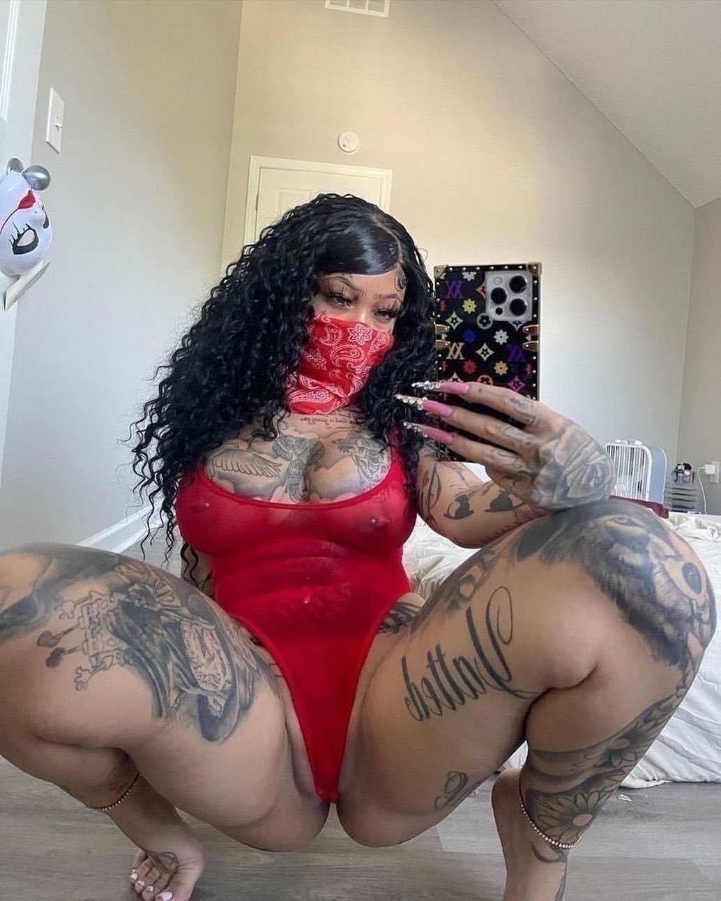 Tattooed Ebony Yattedkaaybrazyy’s Curves Sizzle in Hot Fuck Show 3