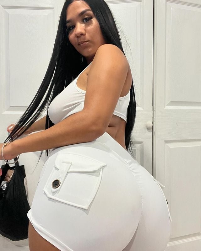 Latina’s Big Ass in Shorts Twerks in Sizzling Fuck Show 16