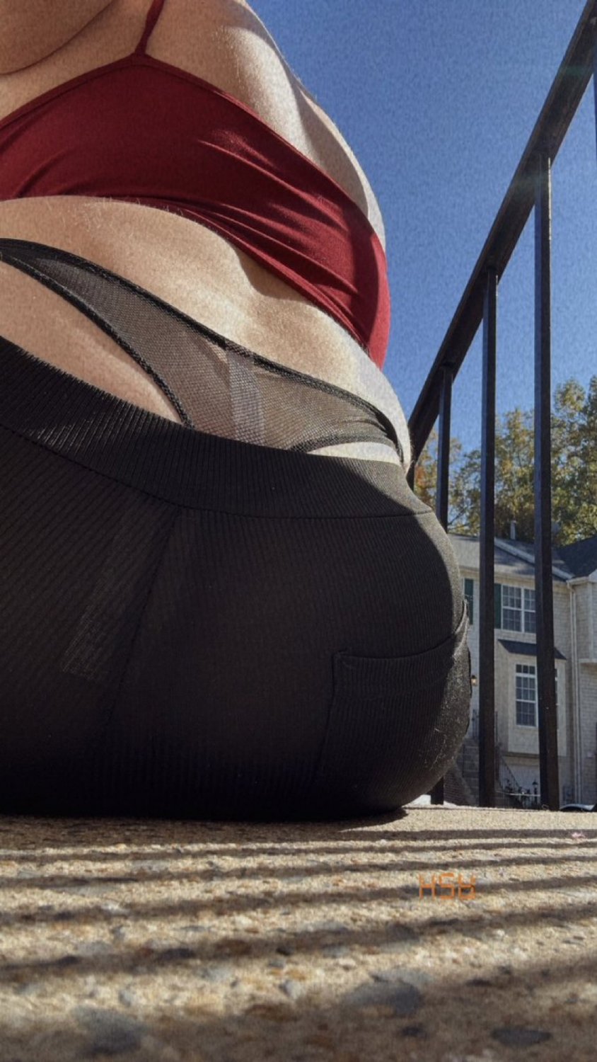 Mystery Big-Ass Hottie’s Curves Sizzle in Hot Fuck Show 1