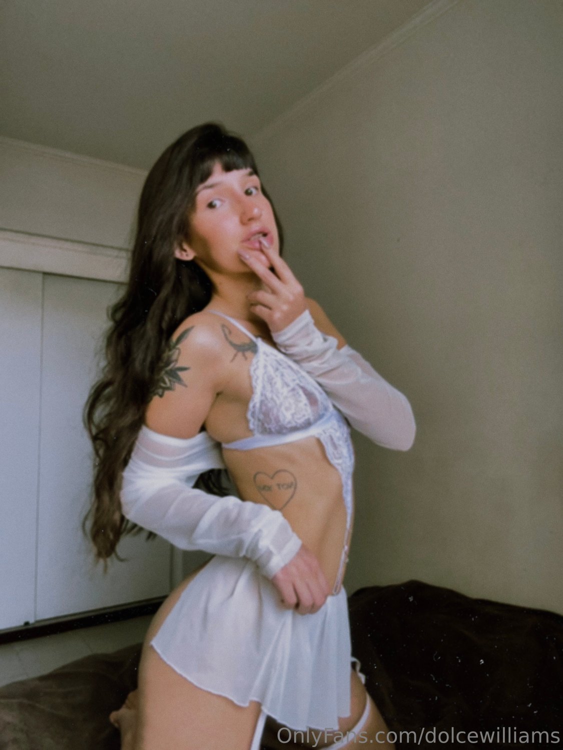 Amateur Brunette D0lce W1lliams Shows Big Ass Curves 22