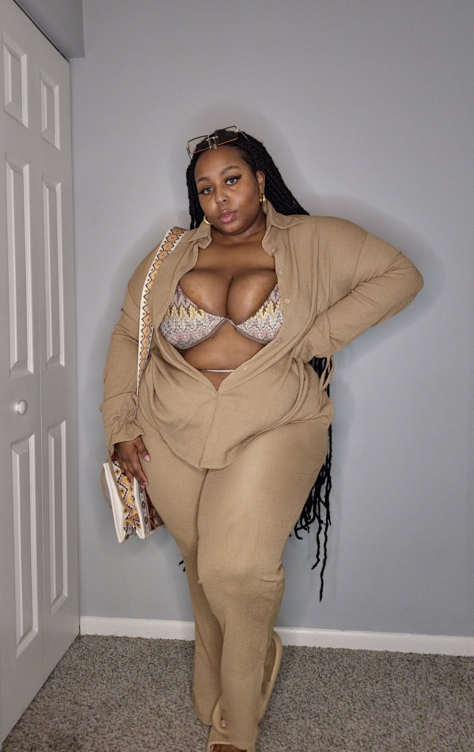 Thick Ebony MILF With a Sexy Booty 1