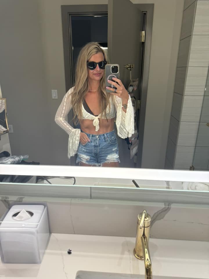 Bombshell Obsession — Sexy MILFs in Bikini 10