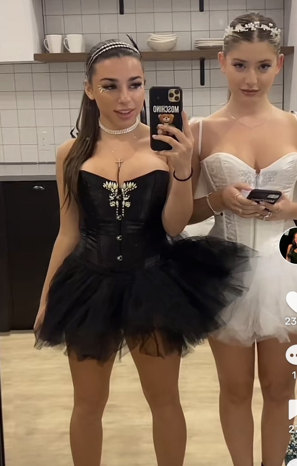 Więcej Halloweenowych dziwek z chrupiącymi cyckami do seksu 1