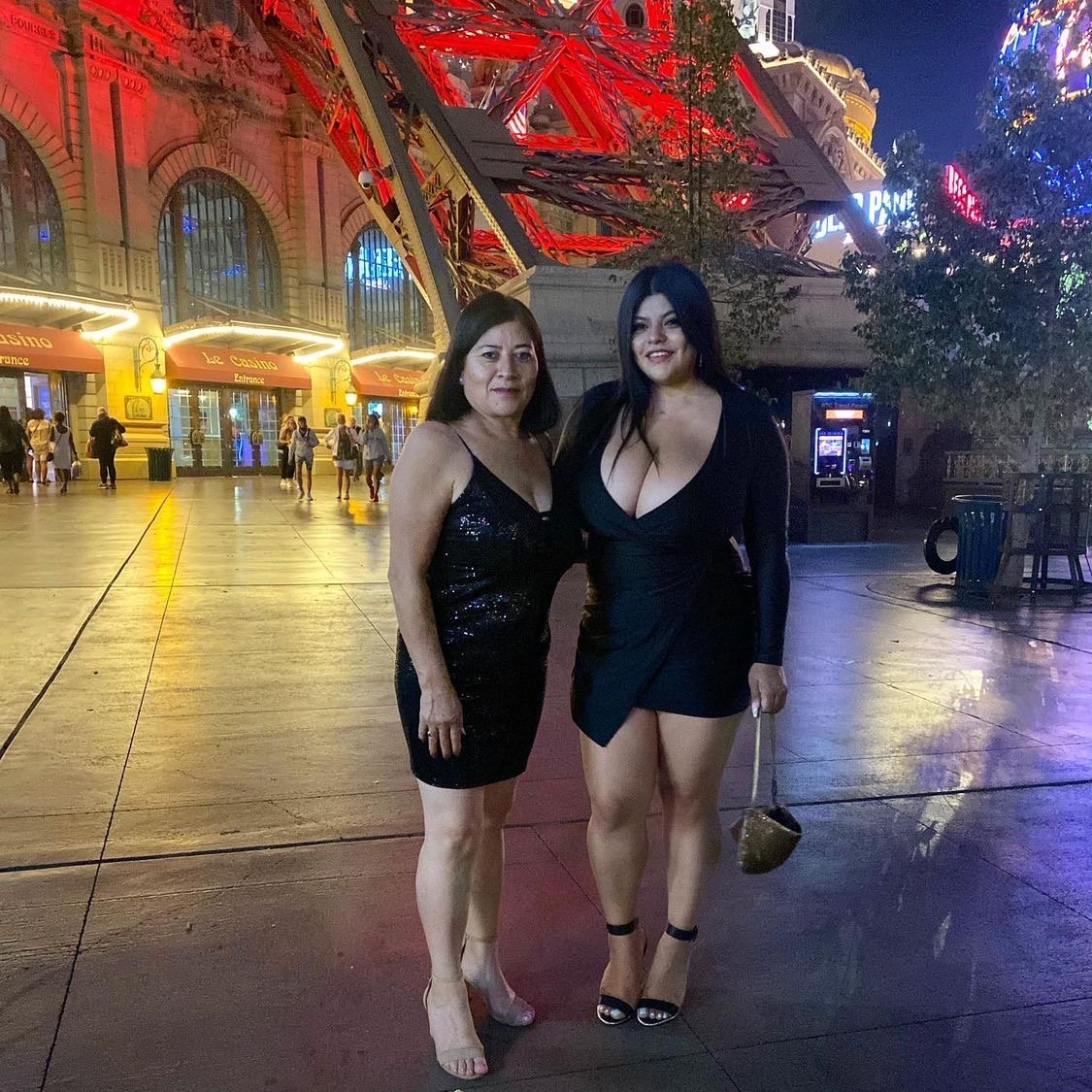 M4ギーベット—カーヴィーブルネットMILF 28