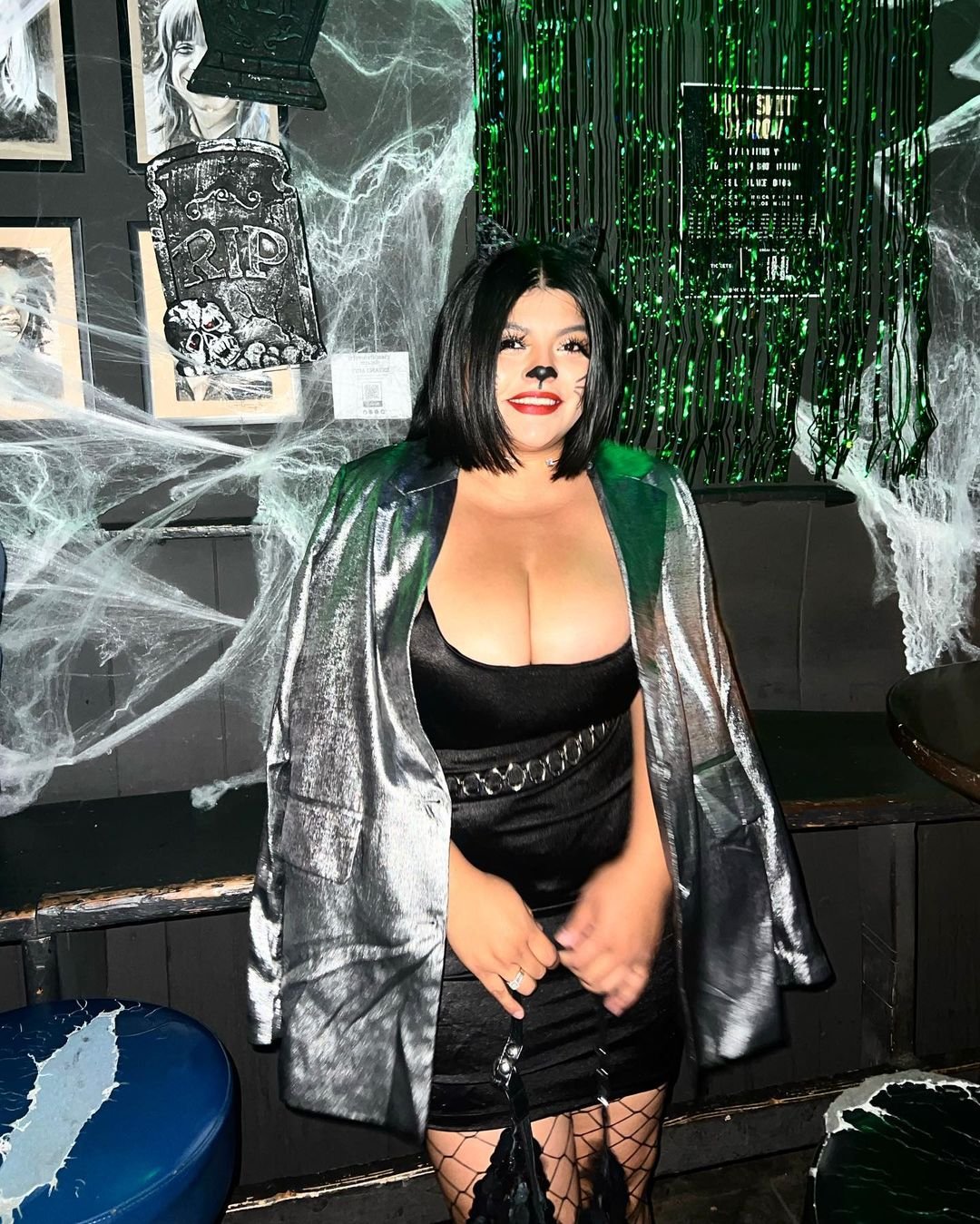 M4ギーベット—カーヴィーブルネットMILF 29