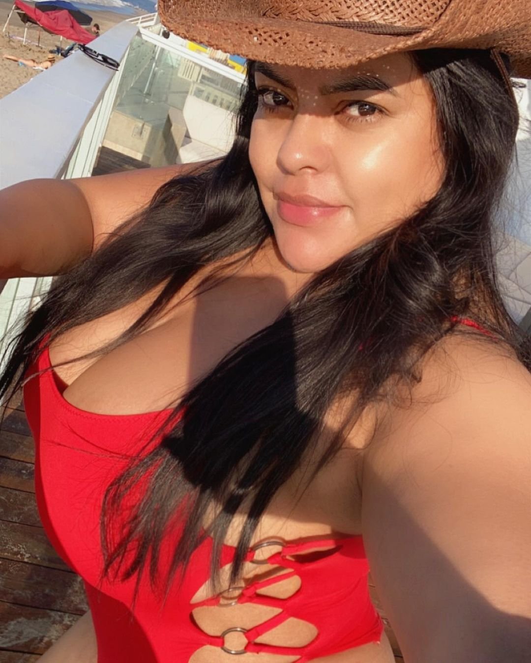 M4ギーベット—カーヴィーブルネットMILF 31