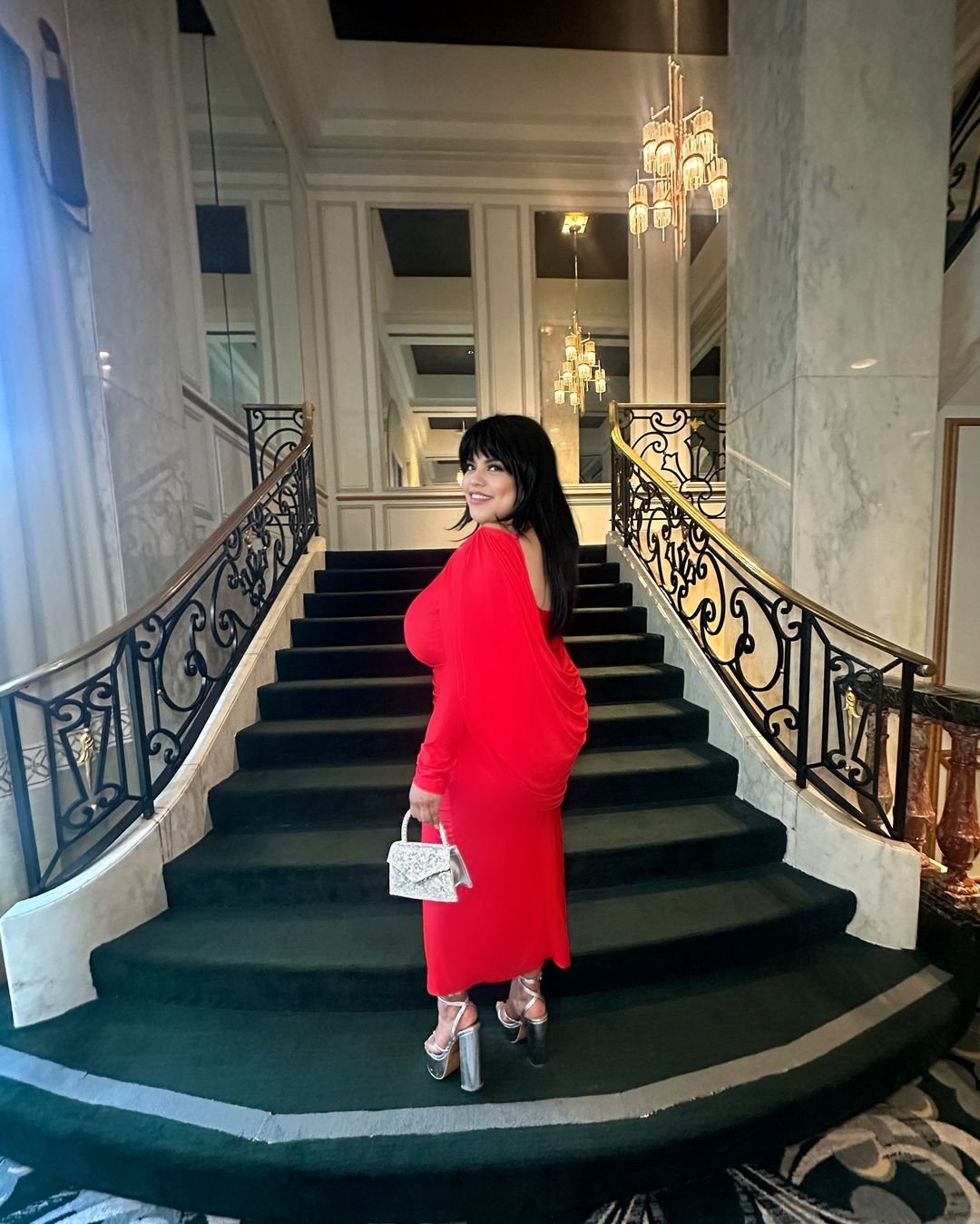 M4ギーベット—カーヴィーブルネットMILF 32