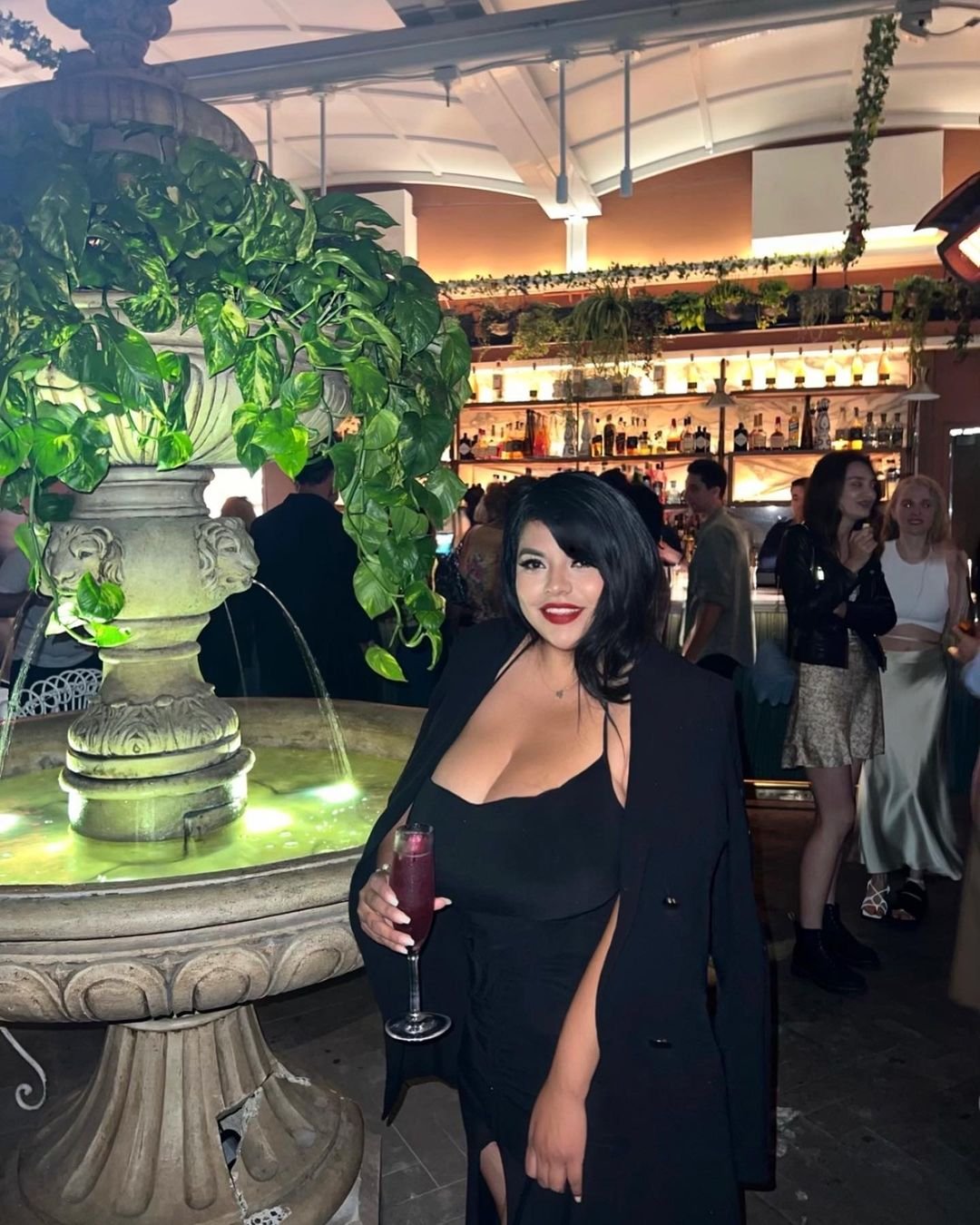 M4ギーベット—カーヴィーブルネットMILF 33