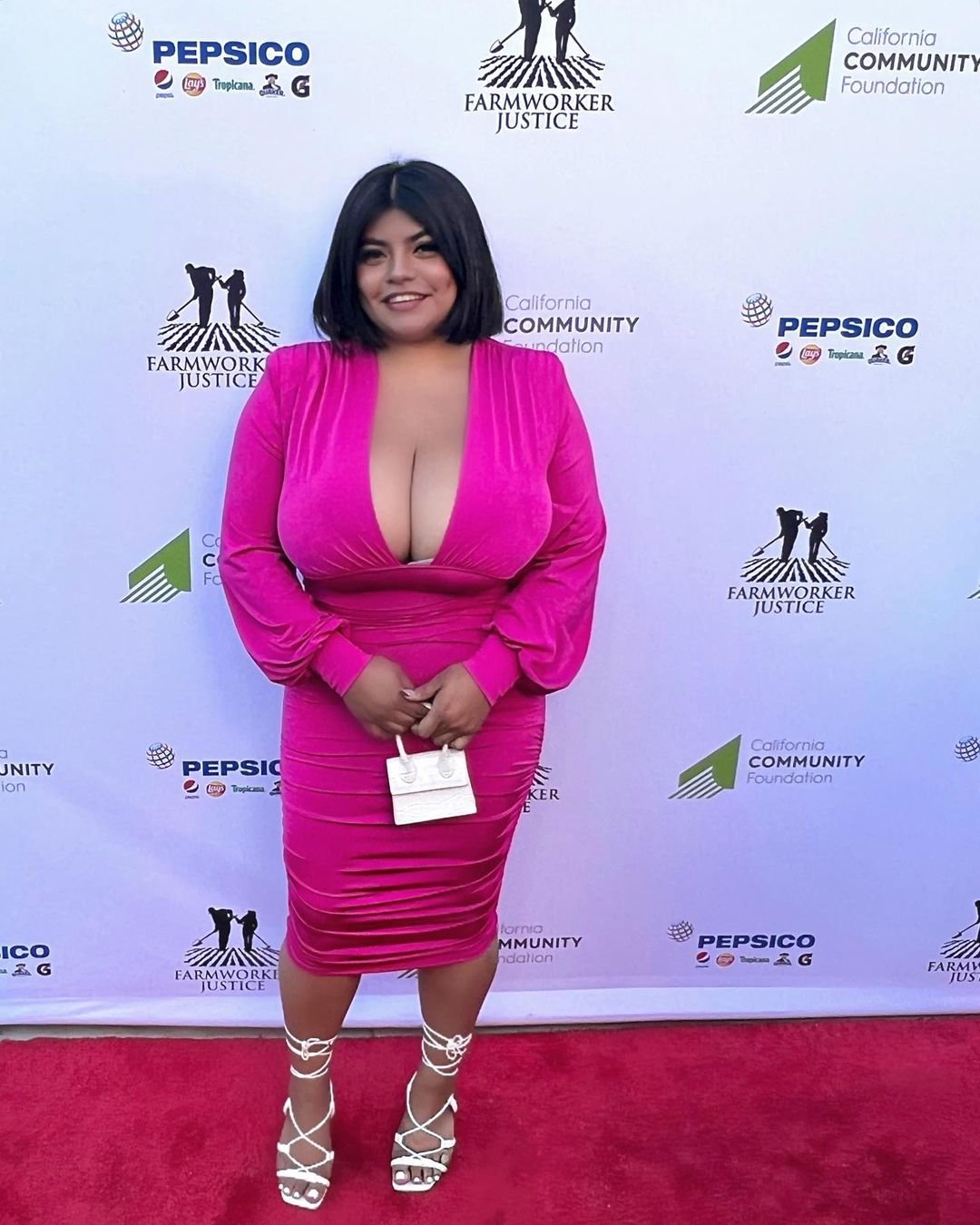 M4ギーベット—カーヴィーブルネットMILF 35