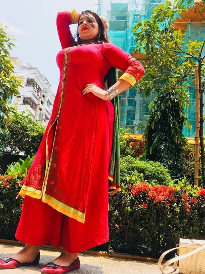 Bangladeşli iri göğüslü Ellika Ferreira 3