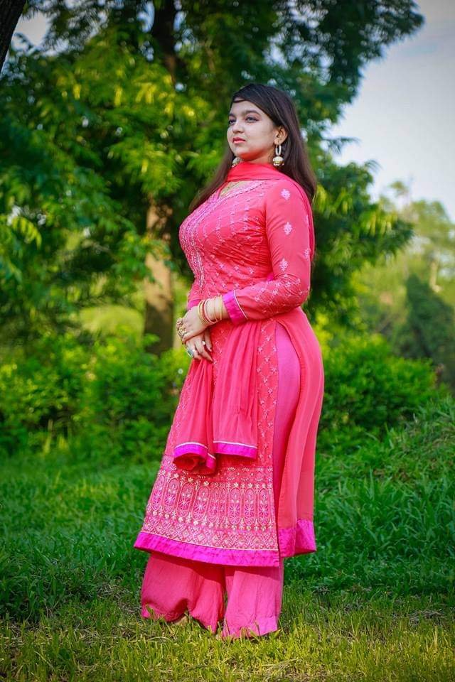 Bangladeşli iri göğüslü Ellika Ferreira 5