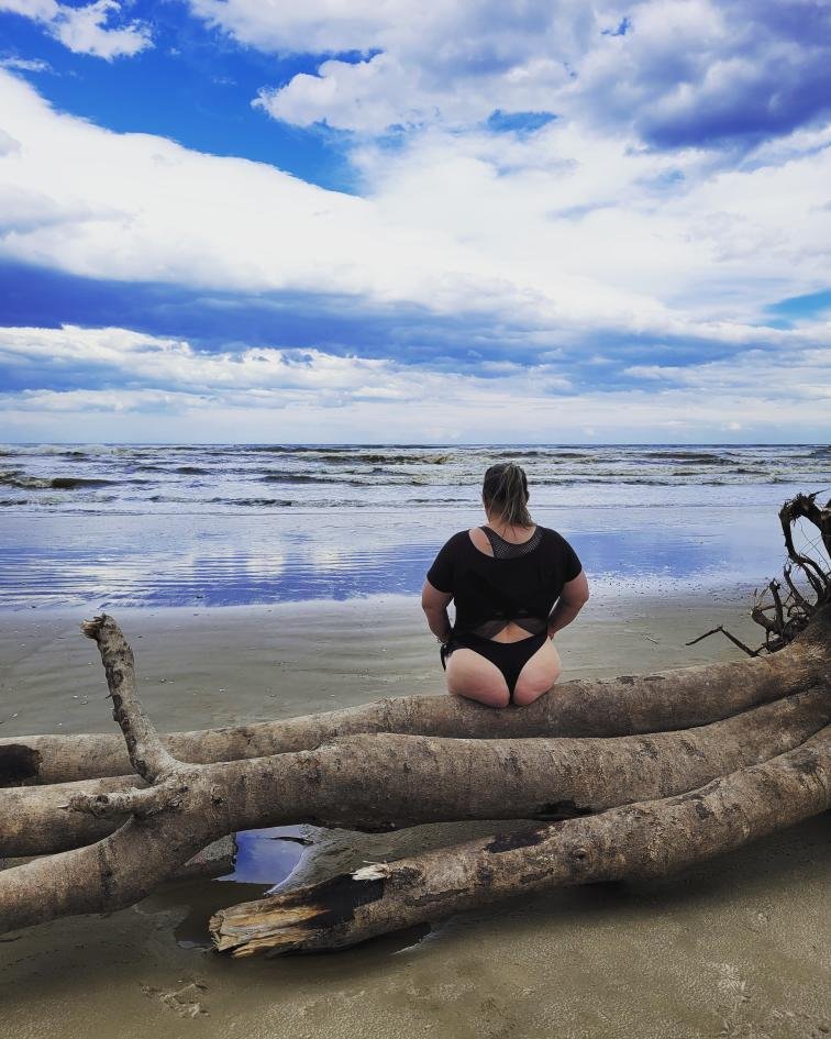 Clau—Thick Brazilian Babe Teases 1