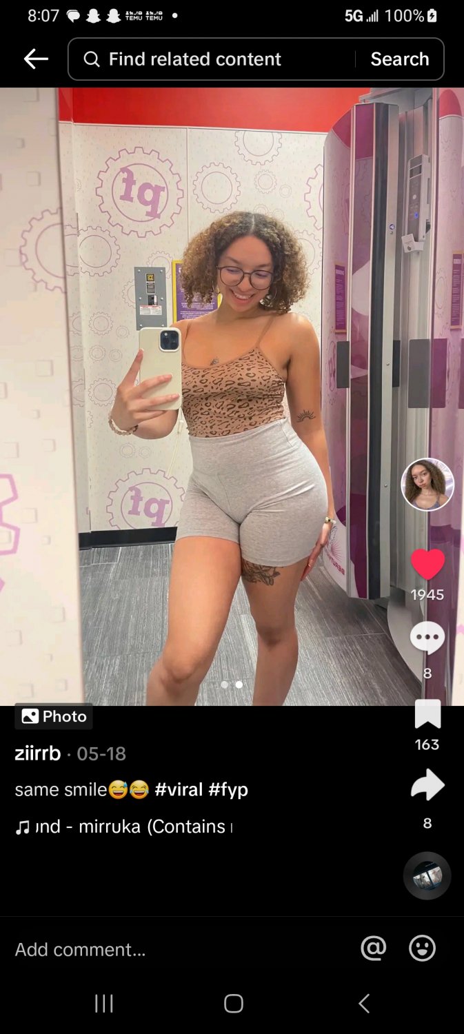 Very Dainty Ebony MILF Charms With Her Curves 8