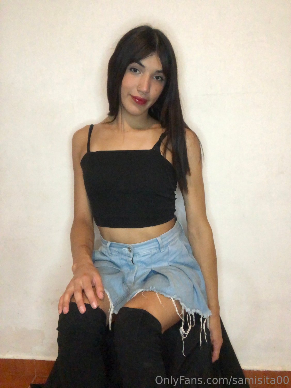 TS 224: Beautiful Shemale Teases 4