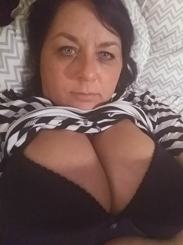 Busty Mature Babe Proudly Teases 2
