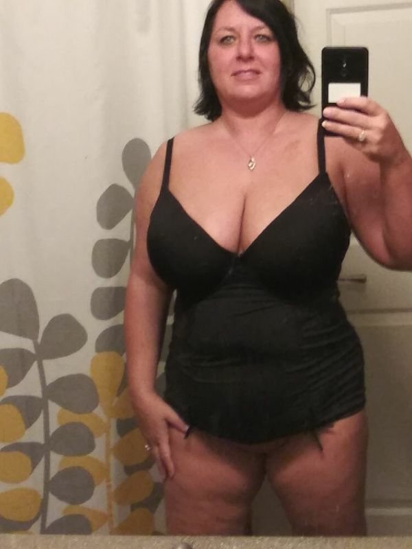 Busty Mature Babe Proudly Teases 9