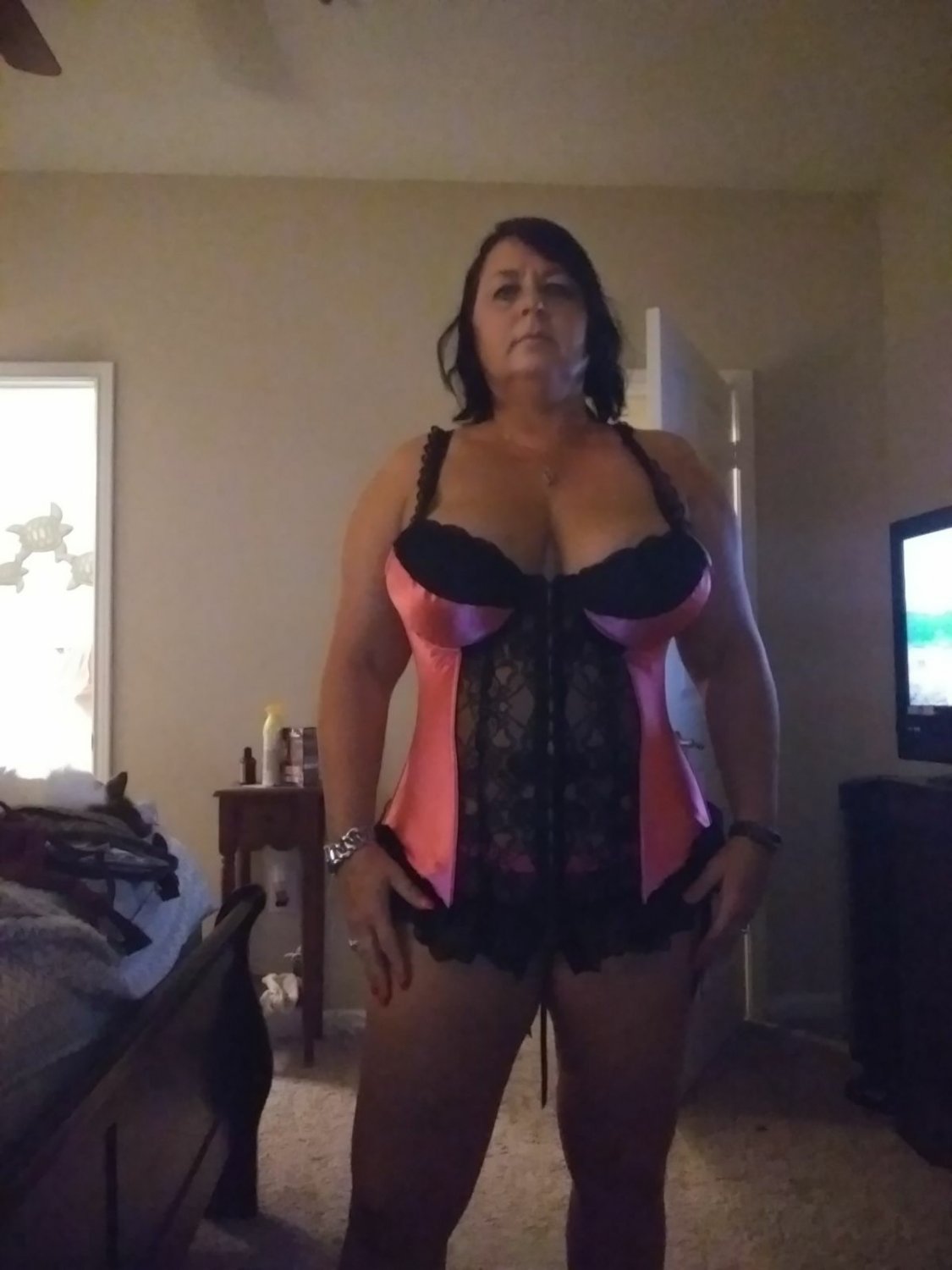 Busty Mature Babe Proudly Teases 12