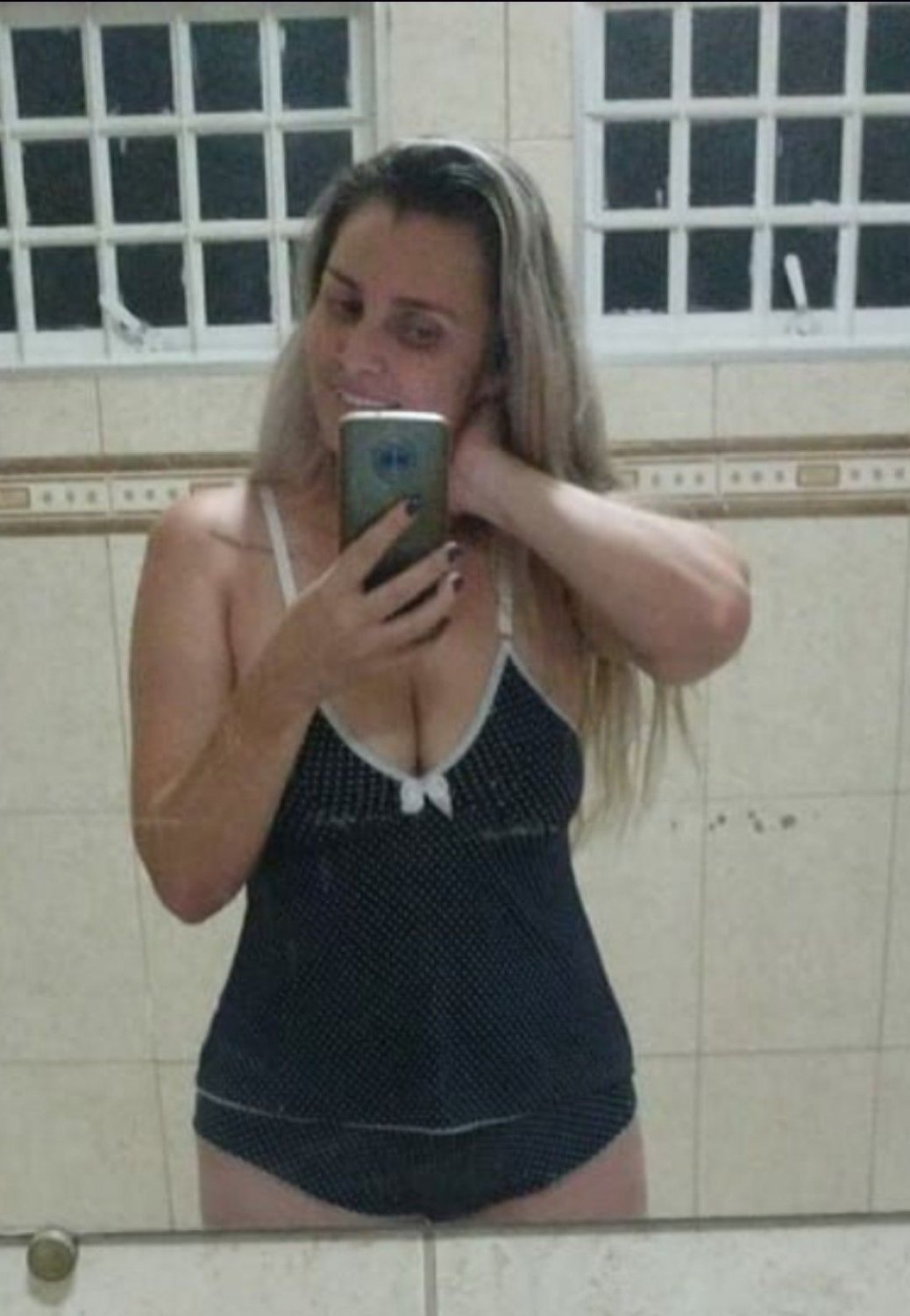 Loira Gostosa mandando foto para o Comedor 9