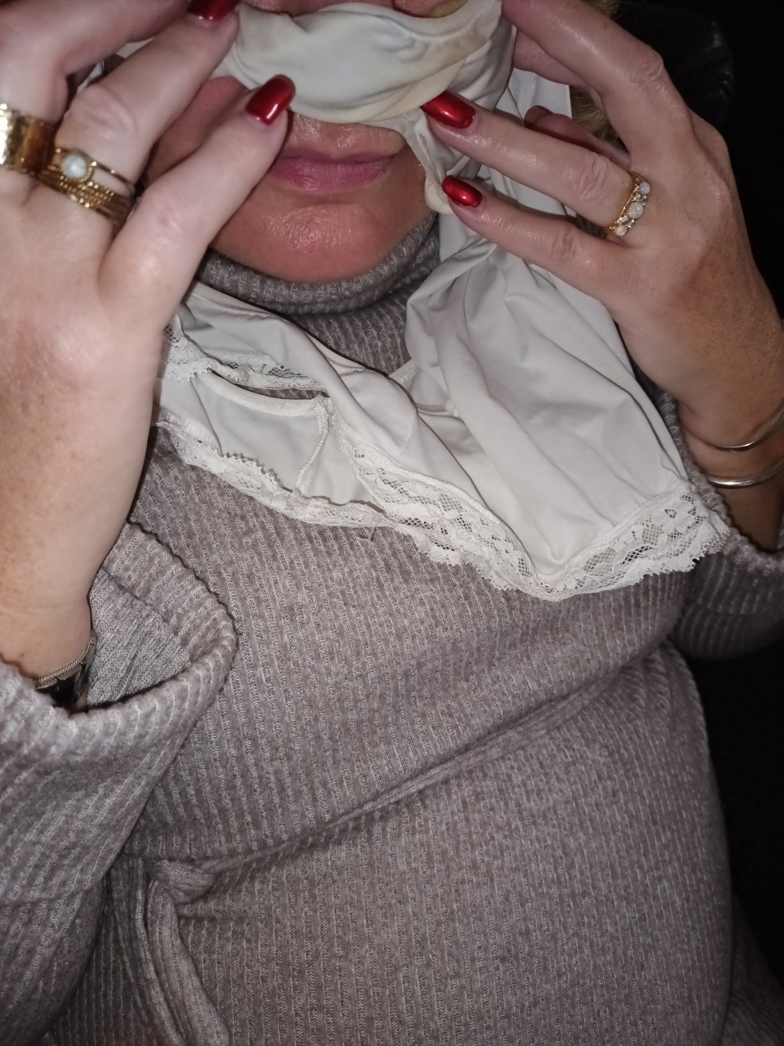 カーヴィー妻のいたずらパンティ焦らし 8