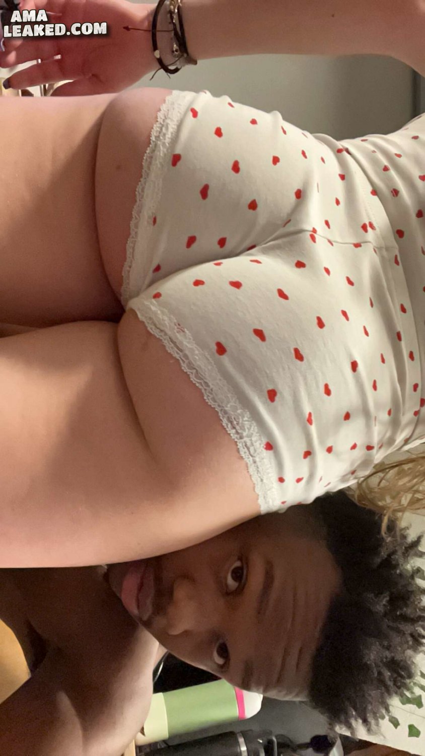 Burly Bimbo Goes Wild in Interracial Amateur Leak 17