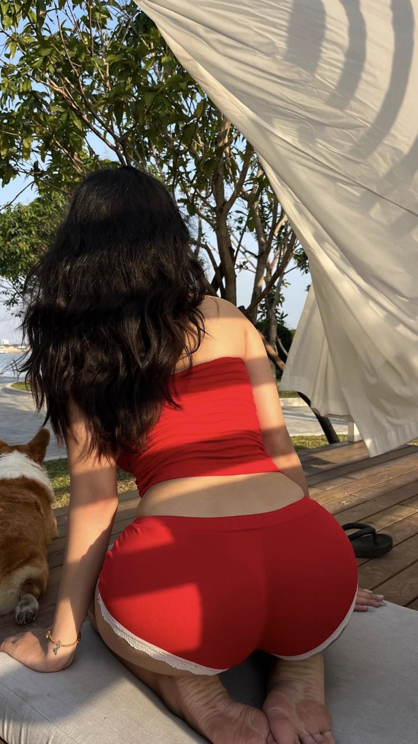 Oriental Babe With Ample Curves Begs To Be Fucked 4