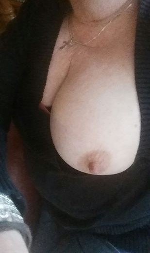Mature Dutch Babe With Huge Tits Leaks Her Homemade Fun 4
