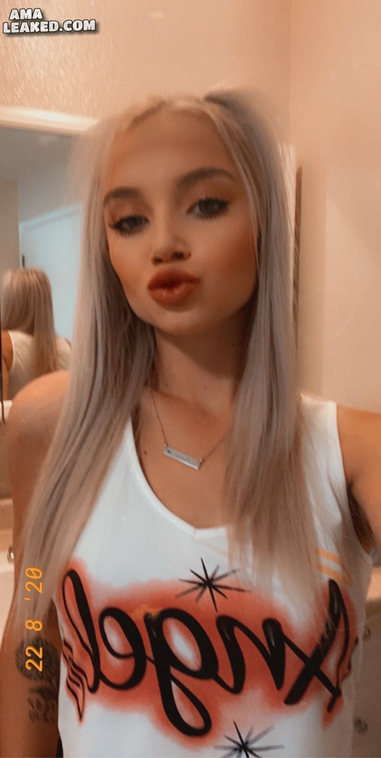 Horny Blonde College Babe Giving a Sloppy Amateur Blowjob 4