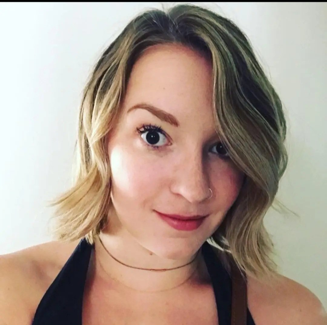 Every Comment Unlocks Another Nude Pic of Julia (28) 1