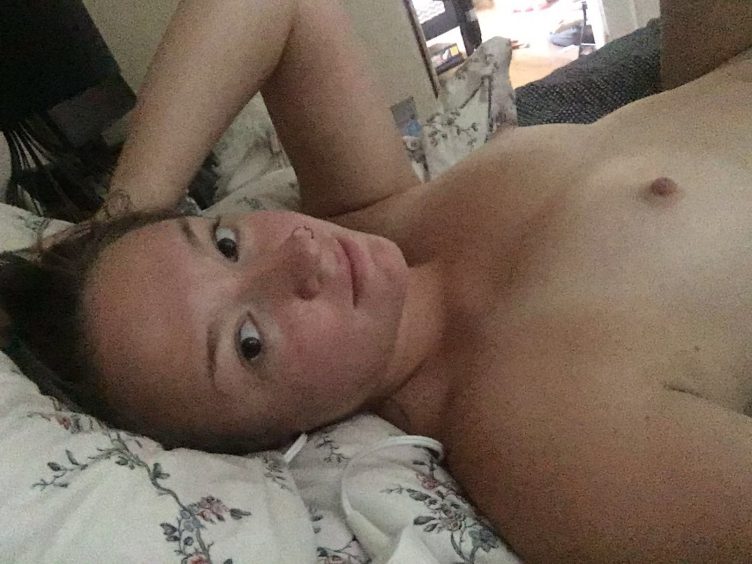 Every Comment Unlocks Another Nude Pic of Julia (28) 11