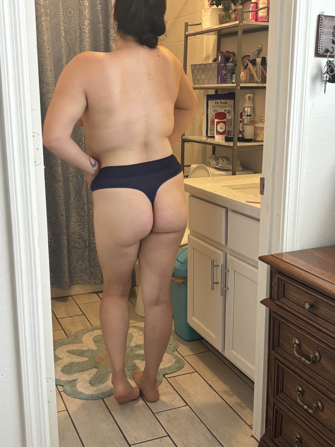 Amateur Slutty Prostitute Submitting and Showing Her Ass 3