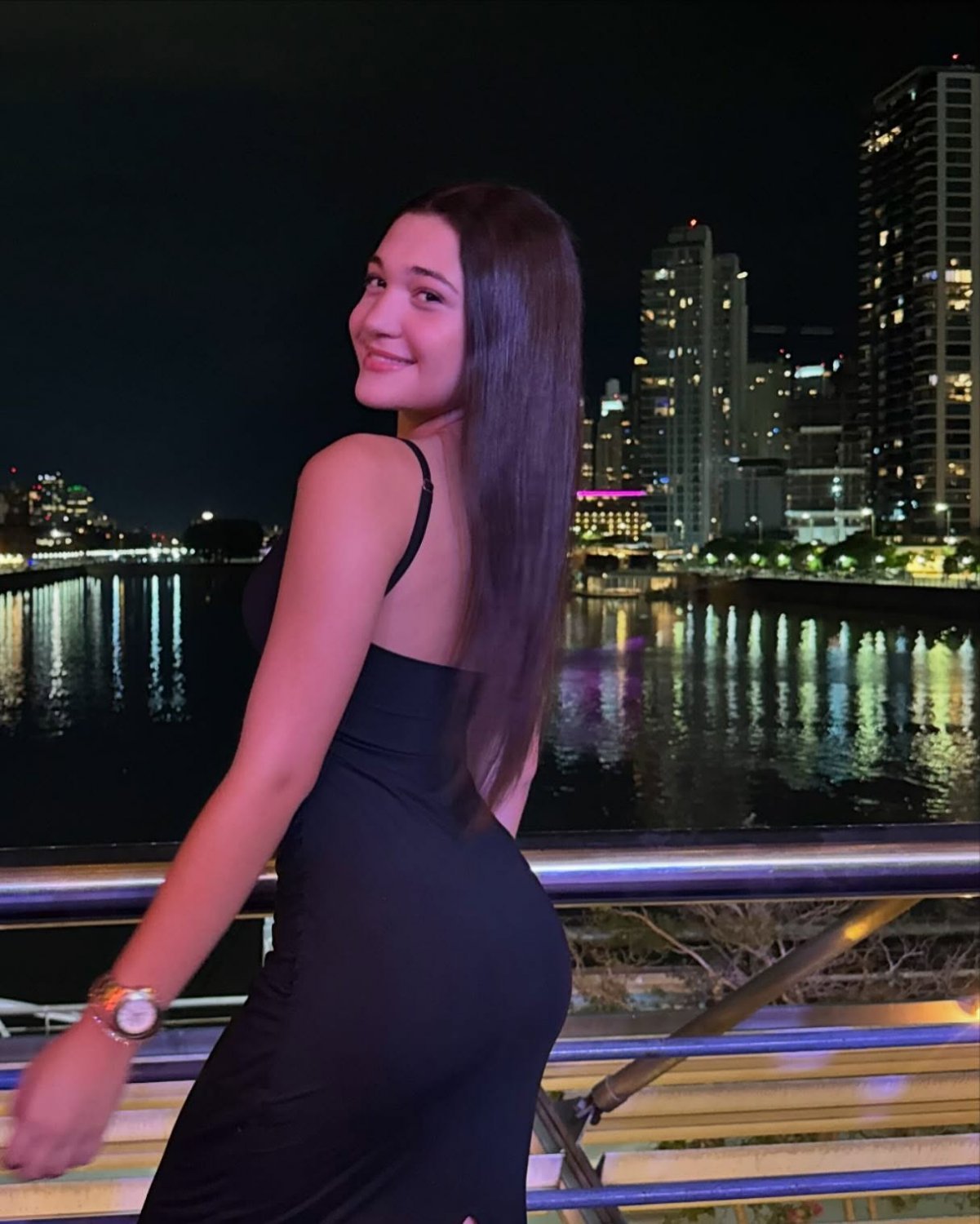 Hot Petite Babe From Argentina Showing Big Ass in Bikini 4