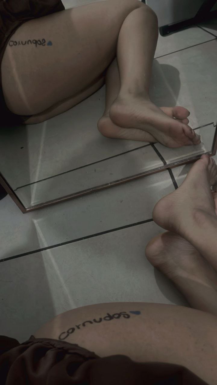 カッコールド、ホットガールフレンドとワイルドスリーサムをシェア 3