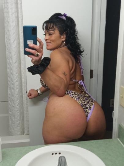 Thick Latina Candy Seductress Lee Shaking Her Juicy Booty 2