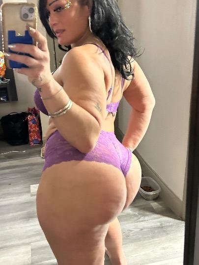 Thick Latina Candy Seductress Lee Shaking Her Juicy Booty 15