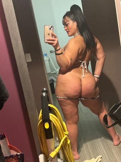 Thick Latina Candy Seductress Lee Shaking Her Juicy Booty 17