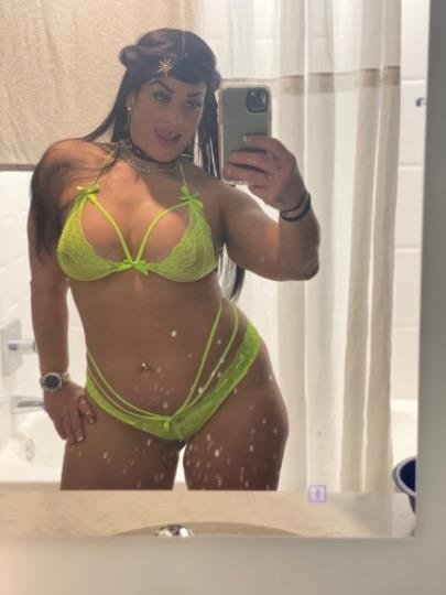 Thick Latina Candy Seductress Lee Shaking Her Juicy Booty 24