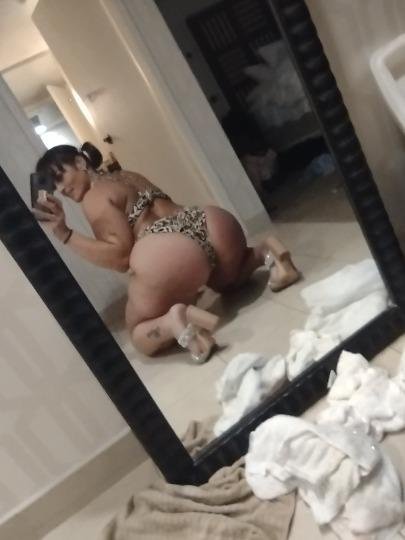 Thick Latina Candy Seductress Lee Shaking Her Juicy Booty 31