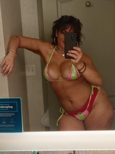 Thick Latina Candy Seductress Lee Shaking Her Juicy Booty 33