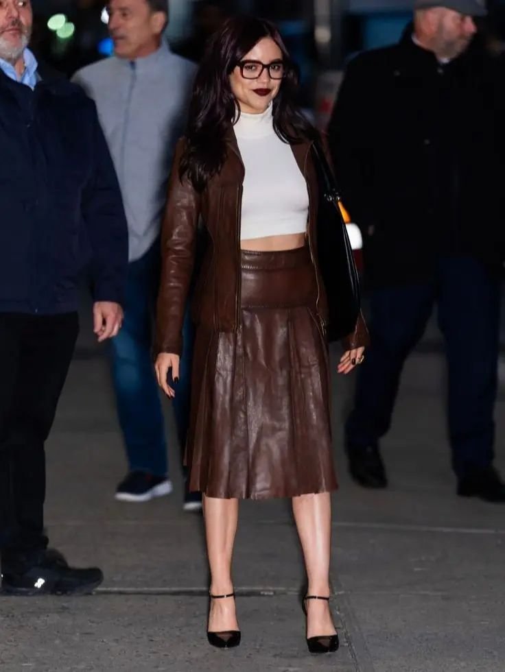 ジェナ・オルテガ、見たことない姿 — トータルボムシェル 3