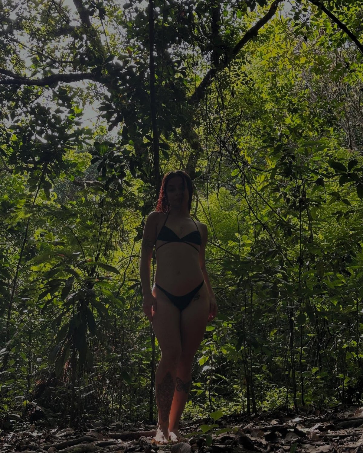 Naughty Novinha Dances and Teases for the Camera 32